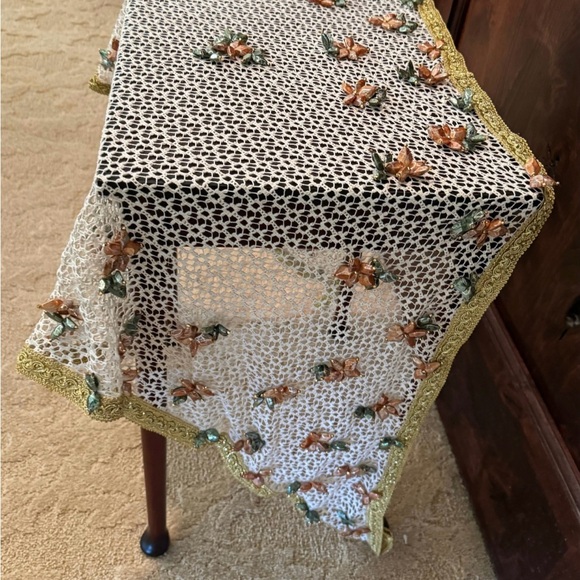 NEW Handmade unique table cover - Picture 3 of 3